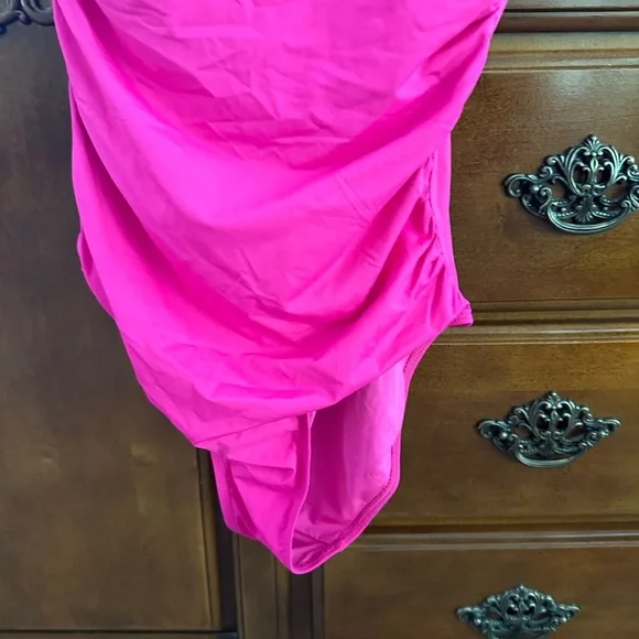 One-Shoulder Pink Swimsuit - Picture 3 of 8